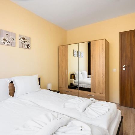 Apartamento Nomad Haven: 1Bd Flat With Balcony & Desk Sofía Exterior foto
