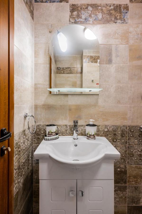 Apartamento Nomad Haven: 1Bd Flat With Balcony & Desk Sofía Exterior foto